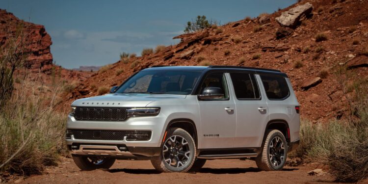 Jeep Wagoneer Overland 2025: внедорожная спецверсия для тех, кто не хочет выбирать между роскошью и бездорожьем
