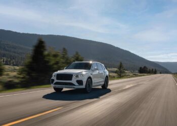 Bentley Bentayga Speed 2026: Флагманский V8 с 641 силой и спортивным характером