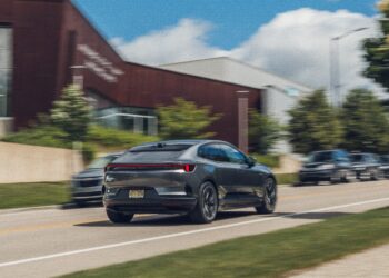 2026 Polestar 4 Dual Motor Performance Plus: Первые фото экстерьера