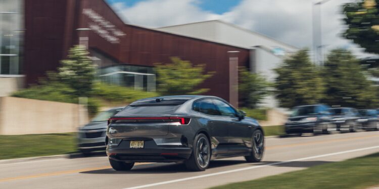 2026 Polestar 4 Dual Motor Performance Plus: Первые фото экстерьера