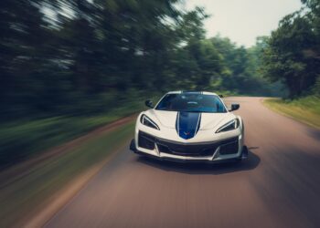 2027 Chevrolet Corvette Grand Sport: Убийственная комбинация