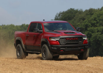 2027 Ram 1500 TRX SRT: Возвращение 777-сильного монстра, который плевал на электромобили