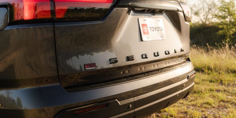 2027 Toyota Sequoia Trailhunter: внедорожный пакет для большого внедорожника