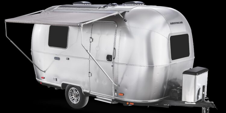 Airstream представил самый доступный трейлер: легендарная «серебряная пуля» теперь стоит дешевле $65 000