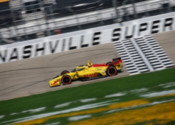 Алекс Палау разобрался с тремя пилотами Penske и выиграл IndyCar в Нэшвилле