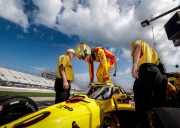 Алекс Палоу выиграл гонку IndyCar в Нэшвилле, Шумахер — в топ-10