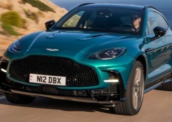 Aston Martin: выручка взлетела на 62% – помогла Valhalla