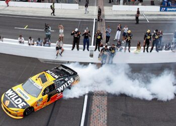 Бернаут Квапила на кирпичах Indy: извинения Дейла-младшего и звонок от NASCAR