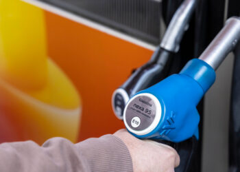 BMW и Toyota начали тесты экологичного бензина