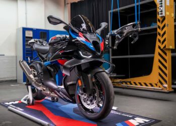 BMW M 1000 RR: Новые цвета и секретные коды для супербайка