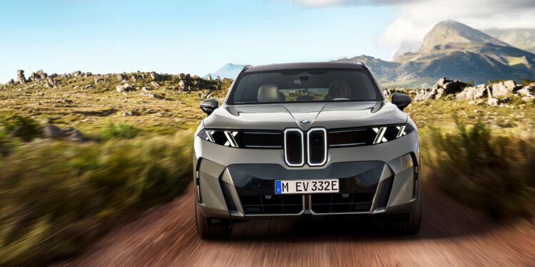 BMW пересматривает планы: внедорожник для конкуренции с G-Wagen оказался под вопросом