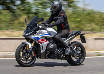 BMW R 1300 RS: спорт и комфорт в одном флаконе