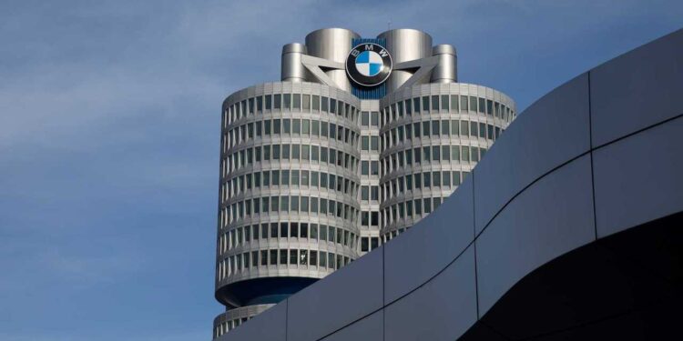 BMW урезает штат: 8000 сотрудников останутся без работы