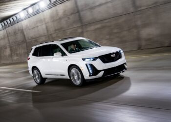 Cadillac XT6 возвращается с бензиновым мотором: официально