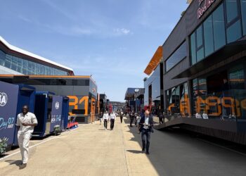 Четверо случайных фанатов Ландо Норриса показали мне, что такое настоящий F1-фандом на Сильверстоуне
