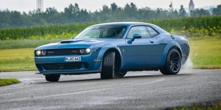 Четыре американские легенды: Chevrolet Camaro, Ford Mustang, Dodge Challenger и Corvette C7 на вторичке