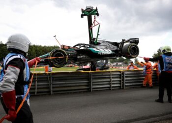 Что скрывает днище Mercedes после схода Расселла в Спа