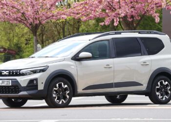 Dacia Jogger Hybrid 155 (2026): Румынский универсал подрос в динамике