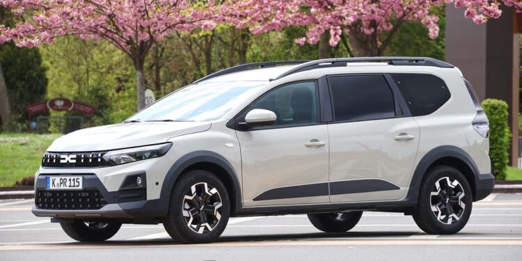 Dacia Jogger Hybrid 155 (2026): Румынский универсал подрос в динамике
