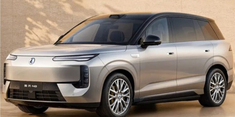 Denza N8: 1200-сильный китайский премиум-SUV, который положил немецкий автопром на лопатки