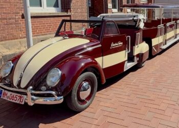 Dünen-Express: VW Käfer-локомотив 1956 года вернулся