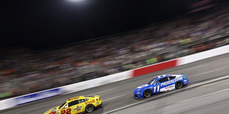 Джоуи Логано выиграл гонку NASCAR Cup Series в Норт-Уилксборо