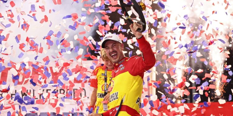 Джоуи Логано выиграл гонку NASCAR Cup в Норт-Уилксборо — первый триумф в сезоне-2026