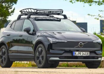 Электрический «лесник»: Volvo EX30 Cross Country продолжает испытания — 428 сил в компактном корпусе