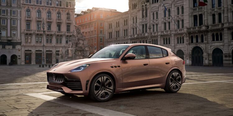 Электрический Maserati Grecale Folgore подешевел на 22 тысячи долларов — и это не шутка