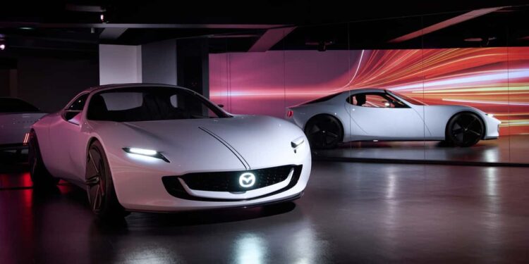 Электрический Mazda MX-5: глава компании намекнул на смену поколений