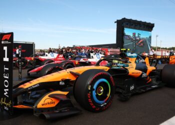 F1. Норрис взял поул на Гран-при Венгрии с преимуществом 0,012