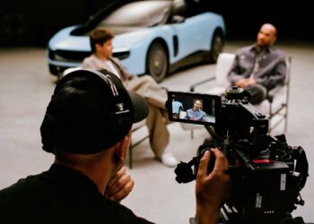 Ferrari Luce: Первый взгляд на главную премьеру года — Шарль Леклер и Льюис Хэмилтон в кадре