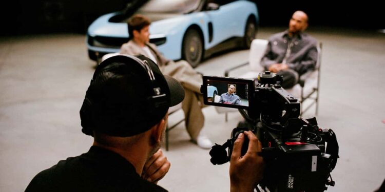 Ferrari Luce: Первый взгляд на главную премьеру года — Шарль Леклер и Льюис Хэмилтон в кадре