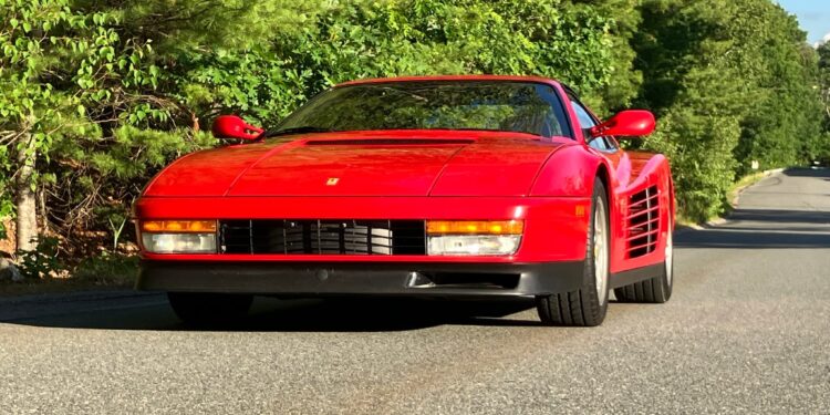 Ferrari Testarossa с пробегом 3700 миль: как новую — на продажу