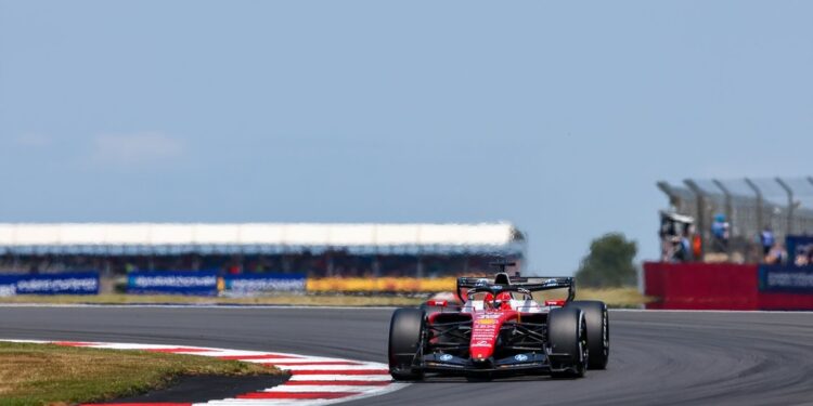 FIA упустила шанс на зрелищный финал Гран-при Великобритании: мнение Отмара Сафнауэра