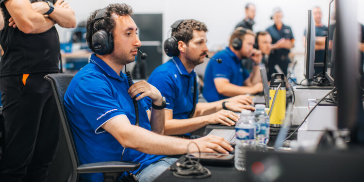 Ford показала первый пуск атмосферного V8 Coyote для гиперкара WEC