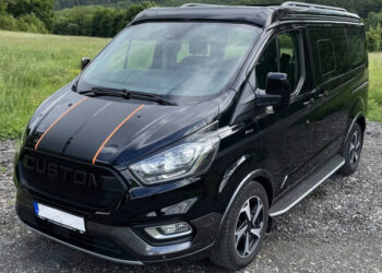 Ford Tourneo Custom Active: семейный вэн с выдвижной крышей и солнечными батареями
