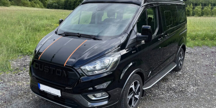 Ford Tourneo Custom Active: семейный вэн с выдвижной крышей и солнечными батареями