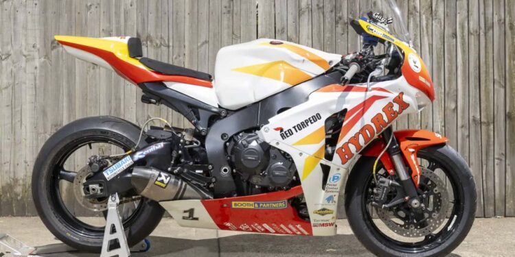 Гай Мартин так и не выиграл Isle of Man TT — но мотоцикл, на котором он был ближе всего к победе, теперь продаётся