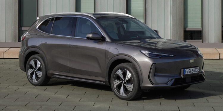 Geely E5: китайский электрокроссовер в Германии от 125 евро в лизинг