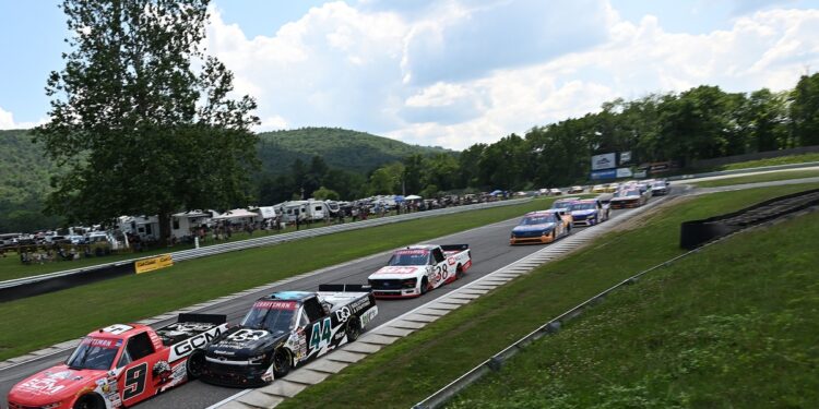 Грант Энфингер выиграл авариуйную гонку NASCAR Trucks на Лайм-Рок