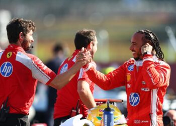 Хэмилтон признался: прогнозы Ferrari его испугали перед спринтом в Сильверстоуне