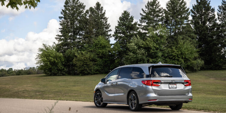 Honda отзывает 325 тысяч Odyssey из-за проблем с камерой заднего вида
