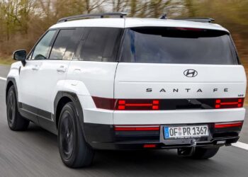 Hyundai Santa Fe (2027) получил упрощённую комплектацию и снижение цены