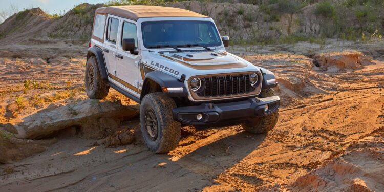 Jeep Wrangler Laredo вернулся: ковбойский стиль и ретро-графика