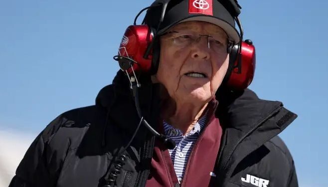 Joe Gibbs Racing отзывает одно из обвинений в иске против Spire и Гейбхарта