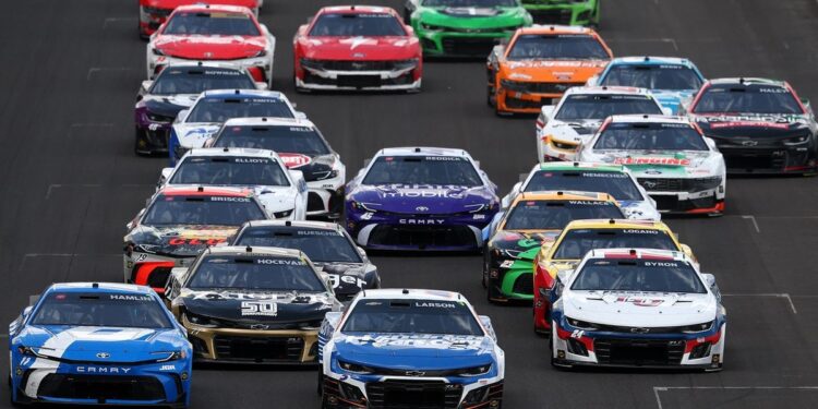 Как смотреть NASCAR в Индианаполисе: расписание уик-энда, время старта, трансляция