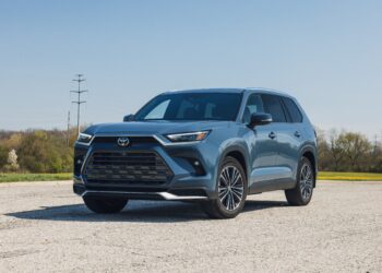 Какой Toyota Grand Highlander Hybrid взять, чтобы не переплатить