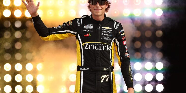 Карсон Хосевар стал лицом NASCAR для тех, кто не смотрит NASCAR. Сам он не до конца понимает, почему