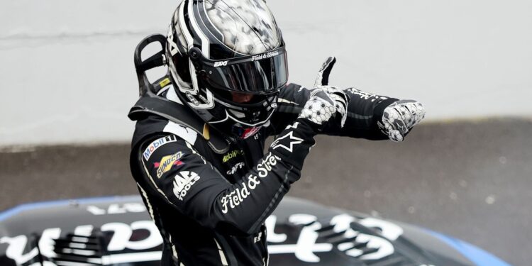 Кори Хейм шокировал NASCAR победой в Brickyard 400